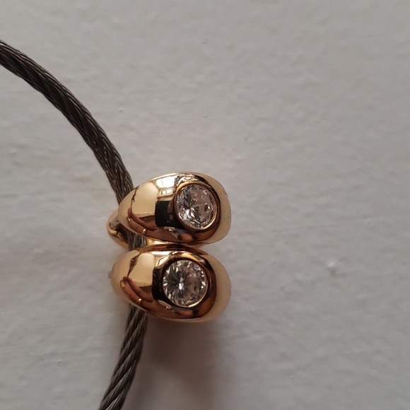 Earing - Picture 3 of 4